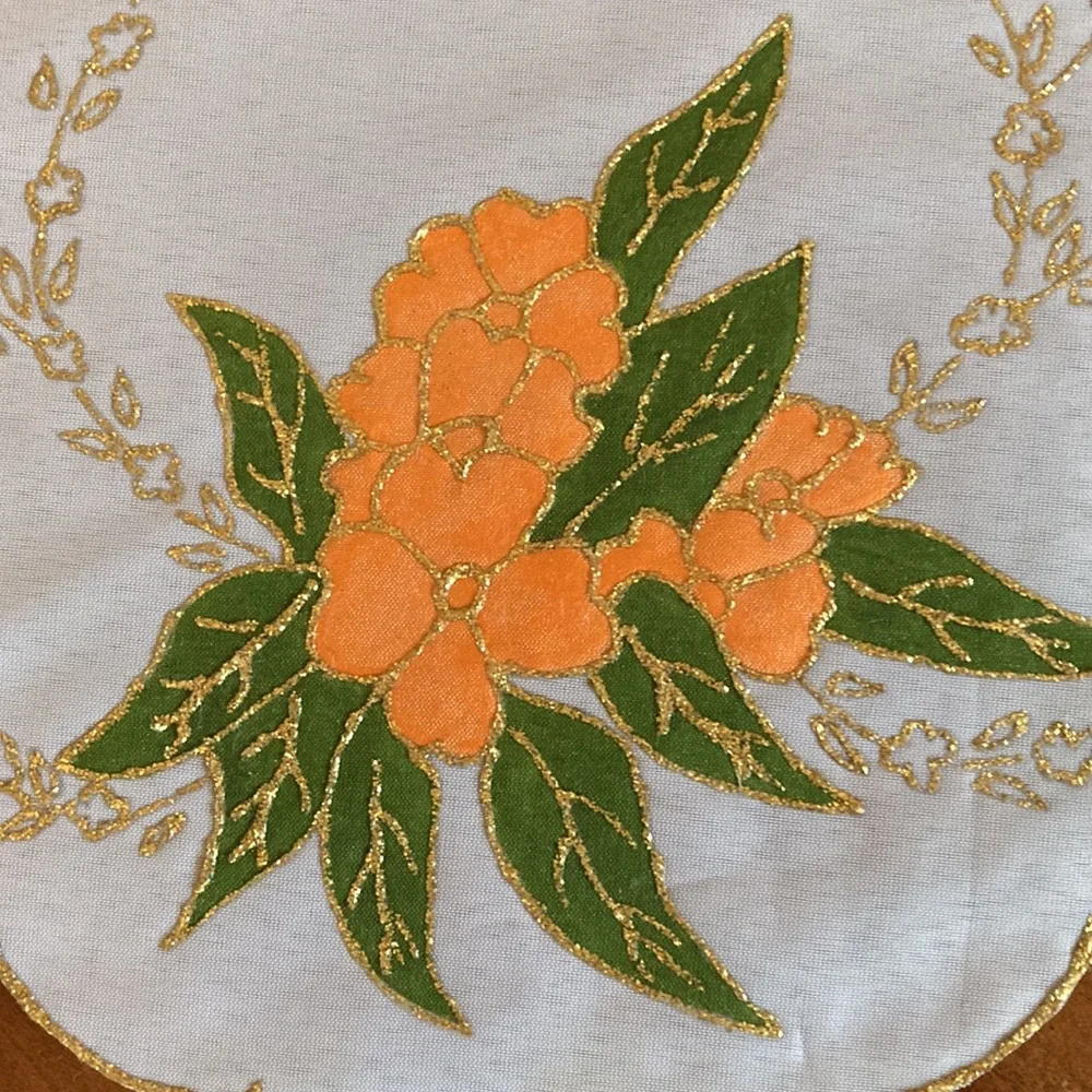 Set of 4 table Topper Oval shape with scalloped gold glitter